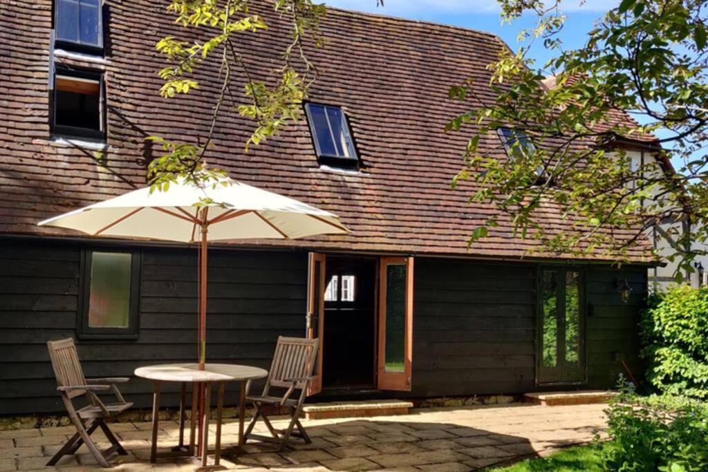 Cosy Listed Barn In Peaceful Country Village Granborough Exterior foto