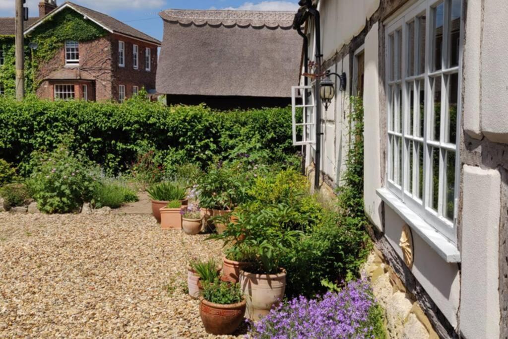 Cosy Listed Barn In Peaceful Country Village Granborough Exterior foto